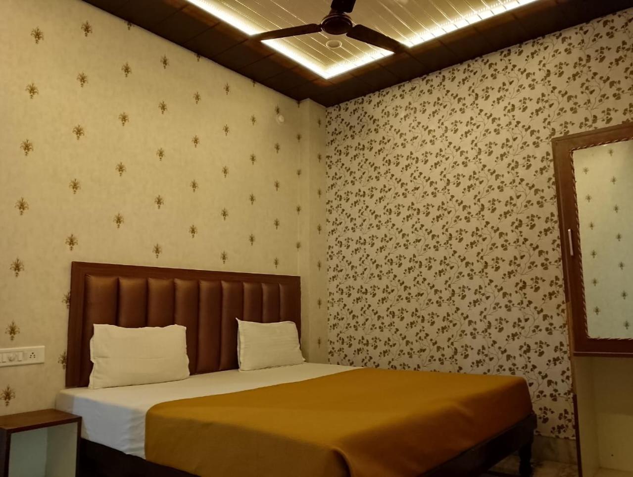 Varuna Palace Varanasi , Near Mandir & Ghat'S 외부 사진